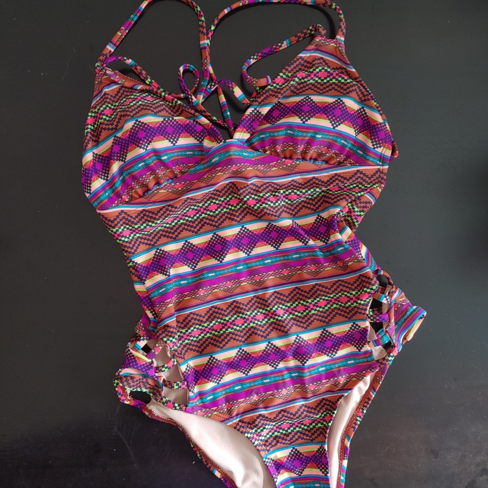 Aztec design one-piece - Picture 4 of 7